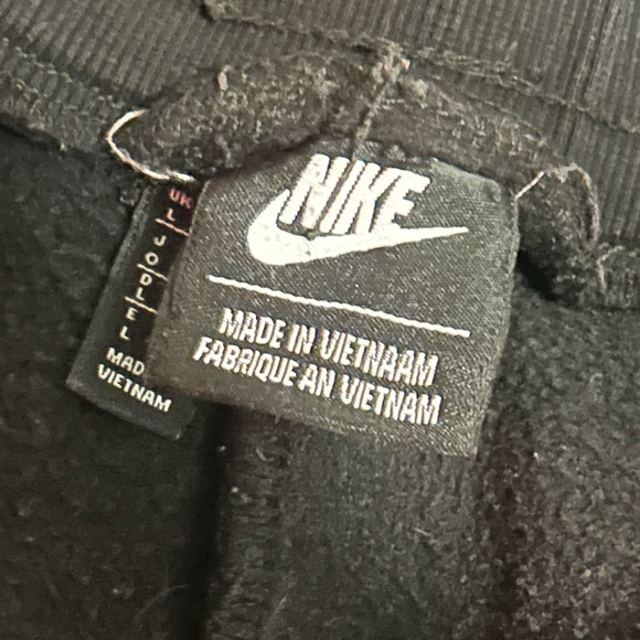 Nike Sweatpants - Picture 3 of 4